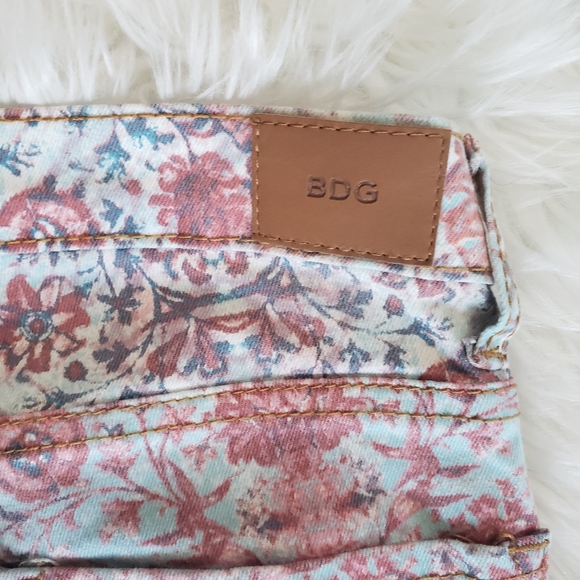 BDG Floral High Rise Cigarette Ankle Jeans - Picture 8 of 13